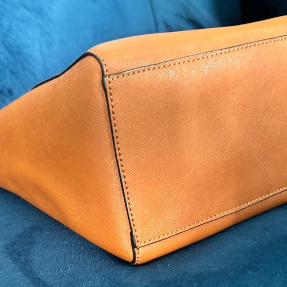 Tory Burch Mini Robinson Brown Leather Tote Bag - Picture 4 of 16